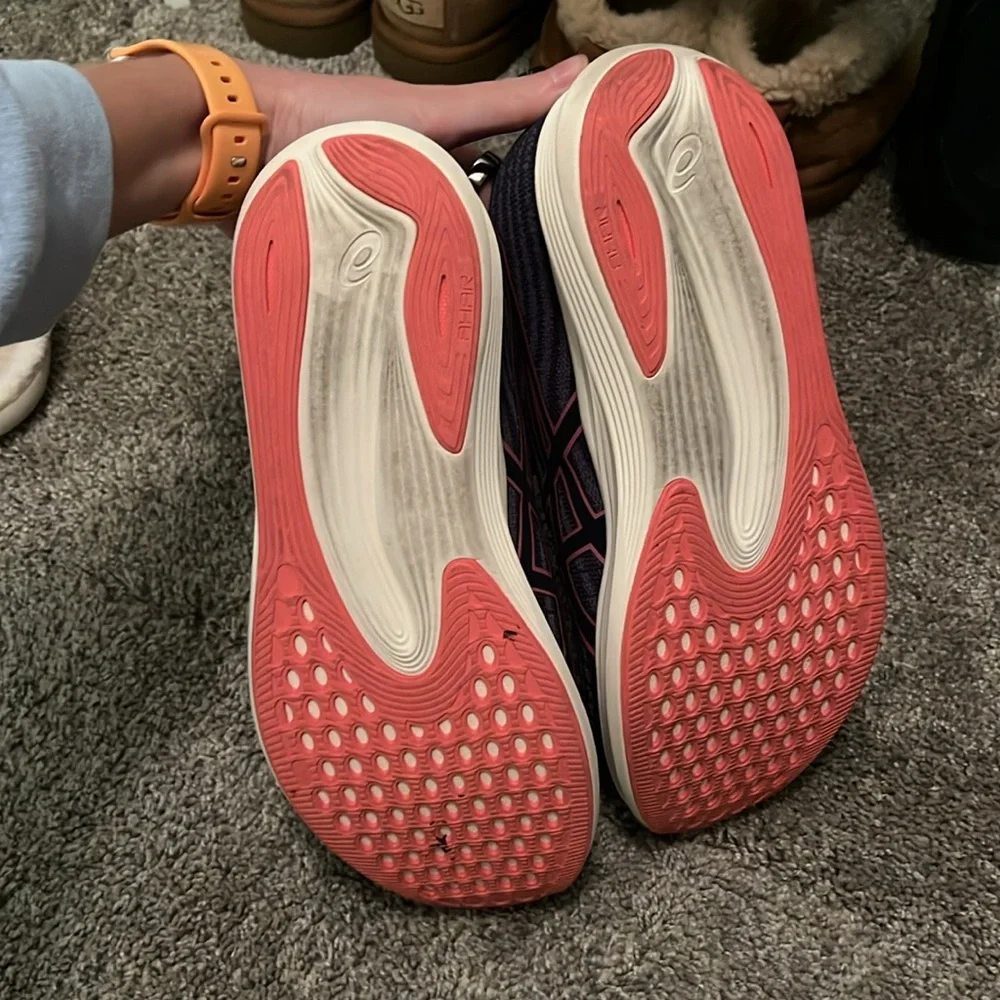 ASICS - Picture 4 of 5